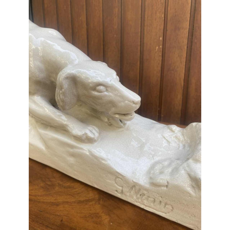 G. Ninin chien keramiek / aardewerk sculptuur, gebarsten wit, ca 1930
