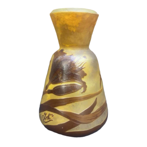 Emile Gallé, Vase Art Nouveau en pâte de verre à décor de Lys, ca 1900