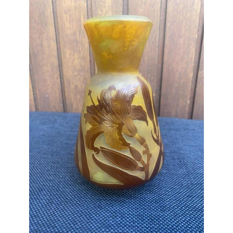 Emile Gallé, Art Nouveau pâte de verre vaas met leliemotief, ca 1900