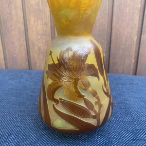 Emile Gallé, Vase Art Nouveau en pâte de verre à décor de Lys, ca 1900