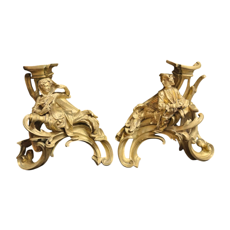 Paire de chenets “Les courtisants“ sculpture en bronze Louis XV rocaille, 19ème siècle
