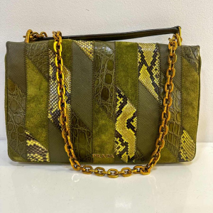 Prada, sac crossbody en différents cuirs