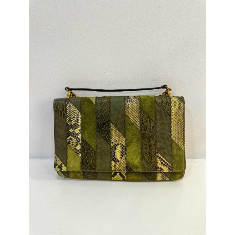 Prada, crossbody tas in verschillende ledersoorten