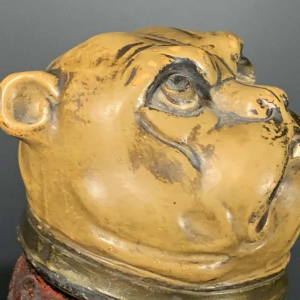 Bernard Bloch Austria, Chien Bulldog Pot à Tabac en terre cuite fin 19ème siècle