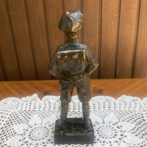 Georges Omerth "Écolier Sifflant" sculpture en bronze, ca 1900