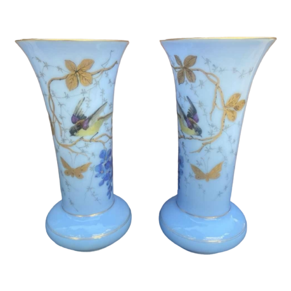 Saint Louis, paar opaline glazen vazen, ca 1940