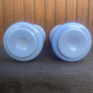 Saint Louis, paar opaline glazen vazen, ca 1940