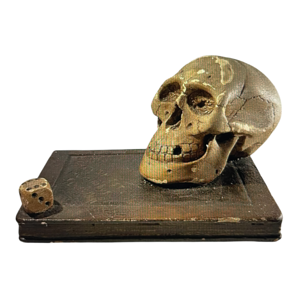 “Statutum est hominibus semel mori” curiositeitsobject - ijdelheid, gepatineerd gipsen sculptuur, ca 1900