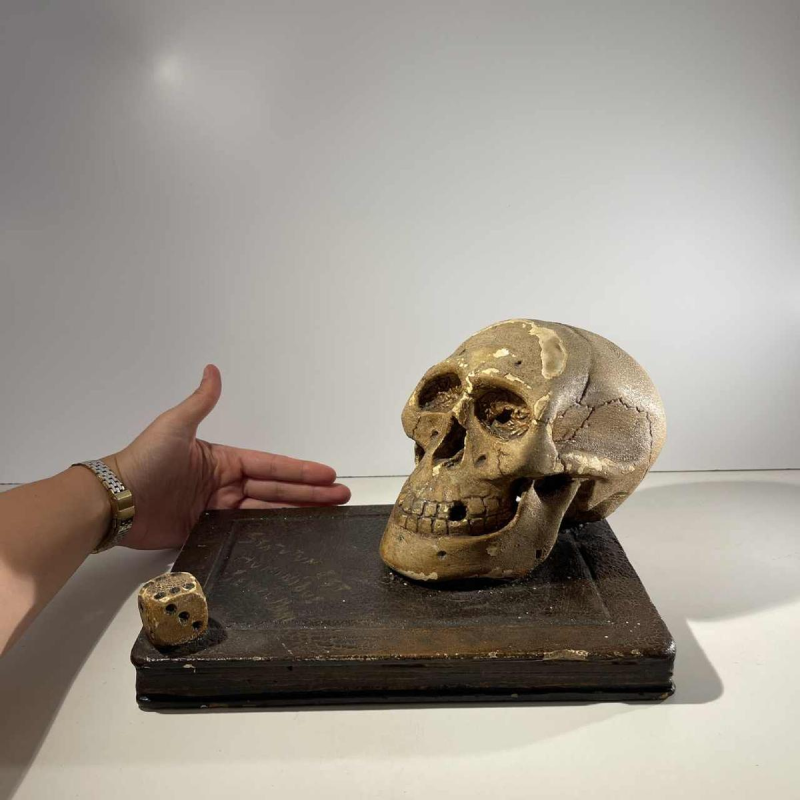 “Statutum est hominibus semel mori” object of curiosity - vanity, patinated plaster sculpture, ca 1900