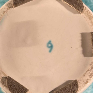 SAINTE-RADEGONDE, vase boule céramique turquoise, ruban blanc " spirale ", 1960