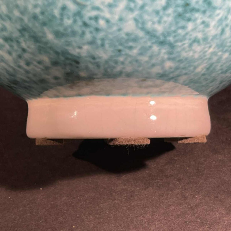 SAINTE-RADEGONDE, vase boule céramique turquoise, ruban blanc " spirale ", 1960