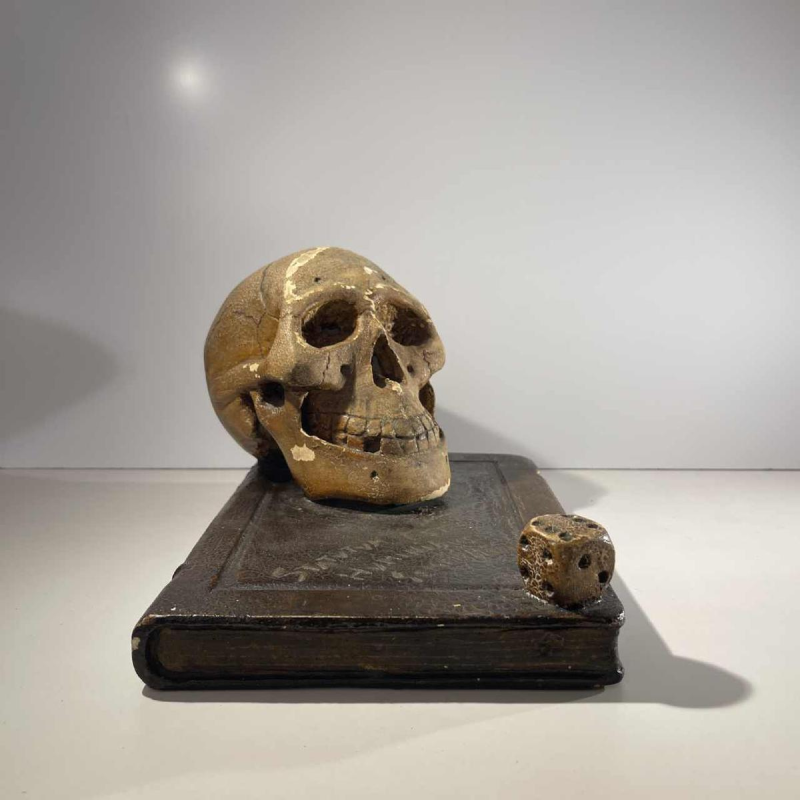 “Statutum est hominibus semel mori” object of curiosity - vanity, patinated plaster sculpture, ca 1900