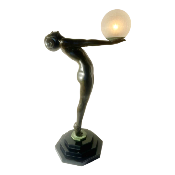 Max le Verrier “La Clarté” sculptuur / Art Deco-lamp, naakte vrouw met een glazen bol, 20e eeuw