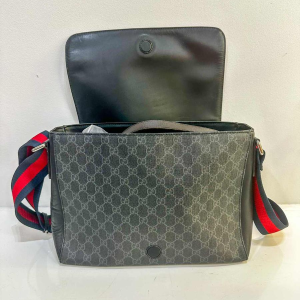 Gucci, sacoche unisexe en cuir et toile monogrammée