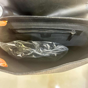 Gucci, sacoche unisexe en cuir et toile monogrammée