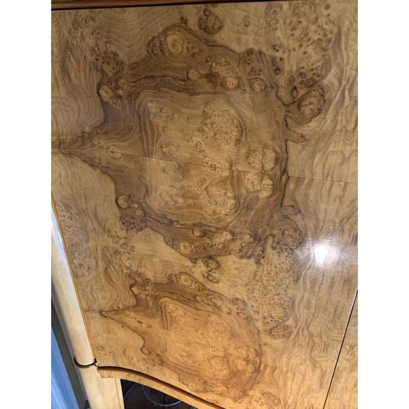 Gebogen Art Deco kast / bar, esdoorn burl en mahonie filet, ca 1930
