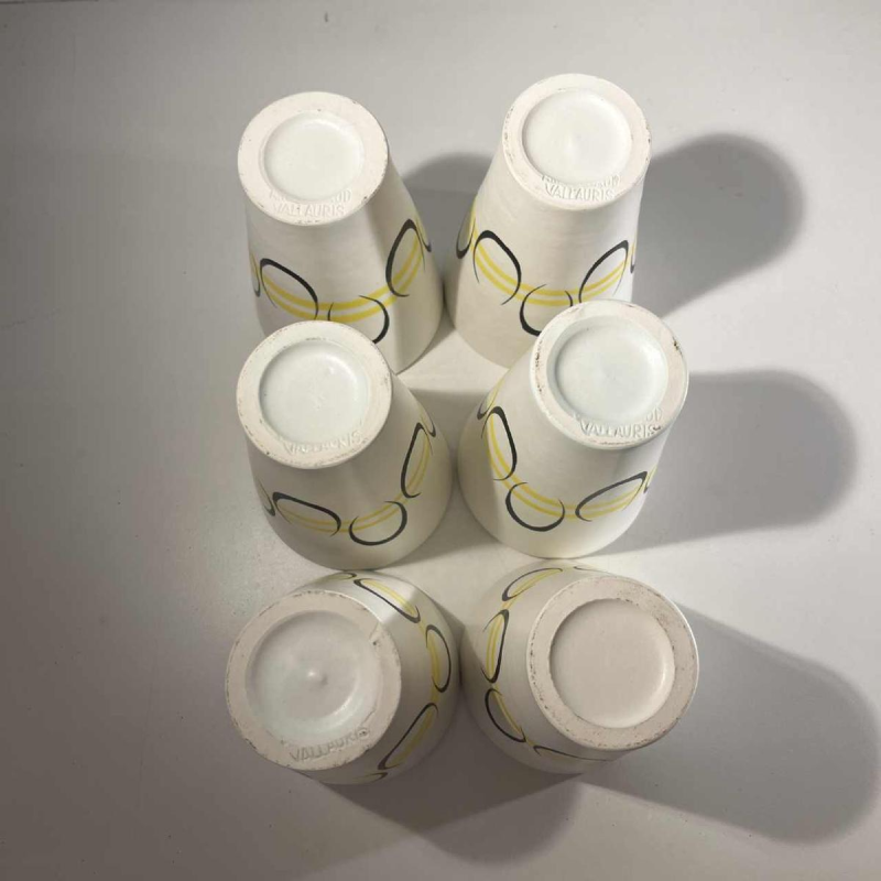 ANDRE BAUD pour VALLAURIS, service cruche et 6 verres en céramique, ca 1960