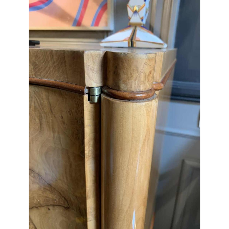 Gebogen Art Deco kast / bar, esdoorn burl en mahonie filet, ca 1930