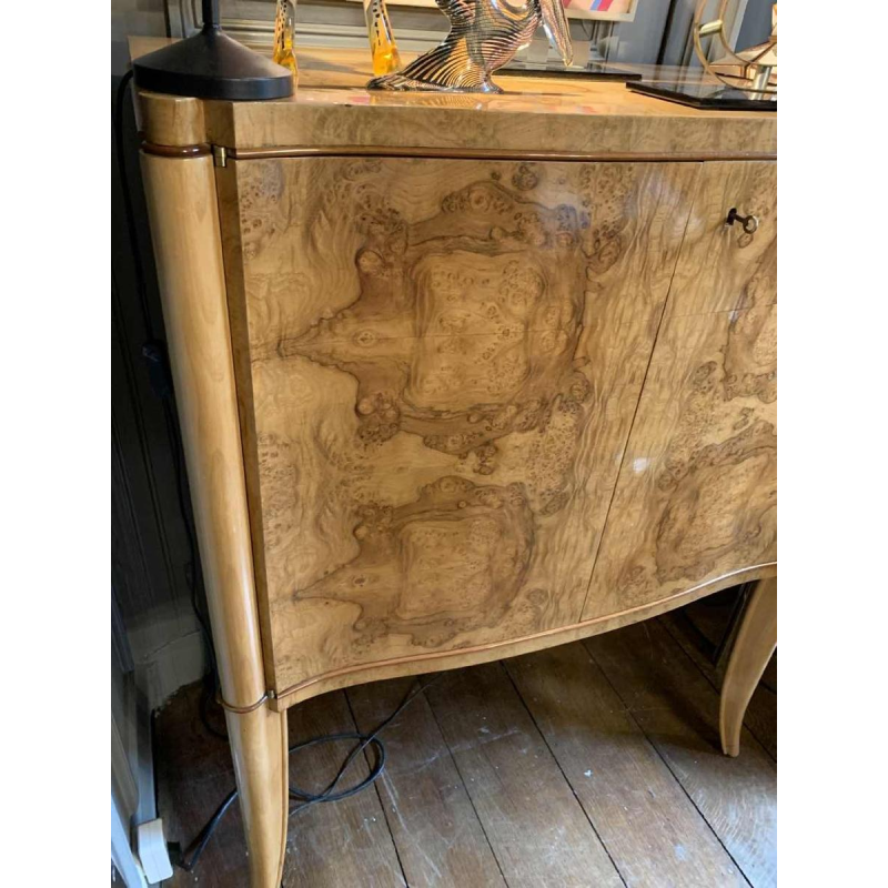 Cabinet / Bar Art DÃ©co galbÃ© en loupe d'Ã©rable et filet d'acajou, ca 1930