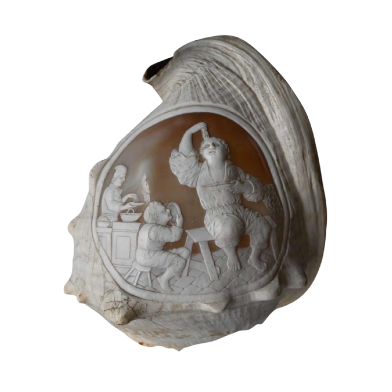 Coquillage avec camée sculpté en relief, 19éme siécle