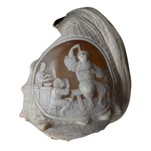 Shell with cameo carved in relief, 19th century