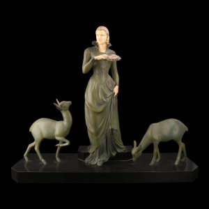 MENEVILLE (attribué à) 'La dame aux biches' sculpture Art Déco, bronze à patine verte, début XXe s