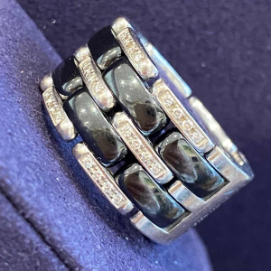 CHANEL “ULTRA“ bague articulée, or gris, céramique et diamants