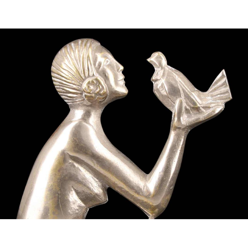 Art Deco statuette "Jeune femme à l'oiseau" in silvered bronze and onyx