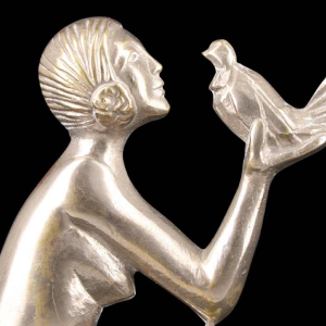 Art Deco statuette "Jeune femme à l'oiseau" in silvered bronze and onyx