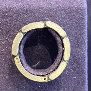 CHANEL “ULTRA“ bague articulée, or gris, céramique et diamants