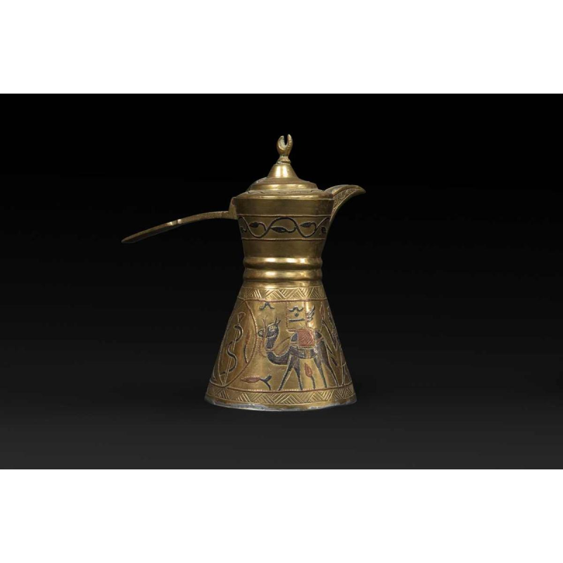 Cafetière Dallah égyptienne : symbole d'hospitalité et de richesse culturelle, 20ème siècle