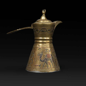 Cafetière Dallah égyptienne : symbole d'hospitalité et de richesse culturelle, 20ème siècle