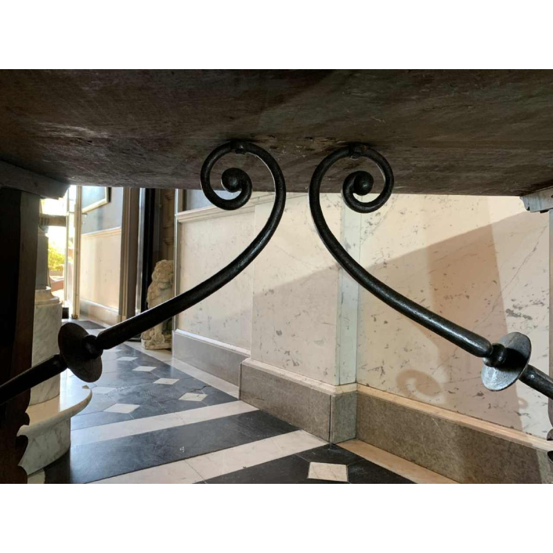 Spaanse notenhouten tafel met Lyre poten, spanner van smeedijzer, 19e eeuw