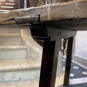 Spaanse notenhouten tafel met Lyre poten, spanner van smeedijzer, 19e eeuw