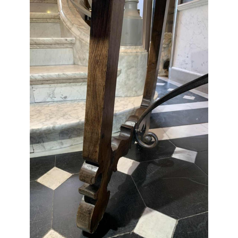 Spaanse notenhouten tafel met Lyre poten, spanner van smeedijzer, 19e eeuw