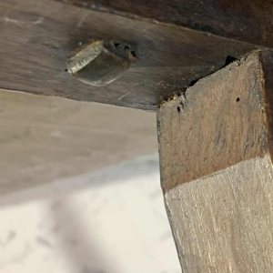 Spaanse notenhouten tafel met Lyre poten, spanner van smeedijzer, 19e eeuw