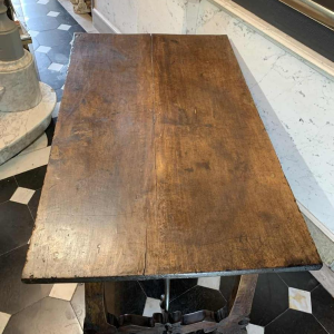 Spaanse notenhouten tafel met Lyre poten, spanner van smeedijzer, 19e eeuw