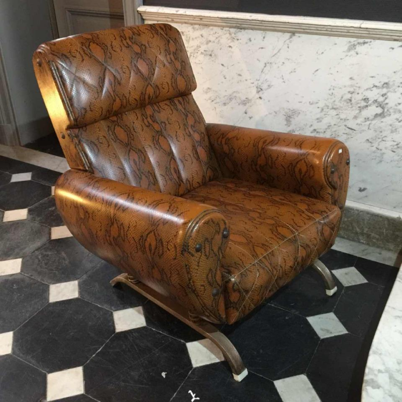 Fauteuil vintage à suspension sur ressorts , Skaï Serpent, circa 1950