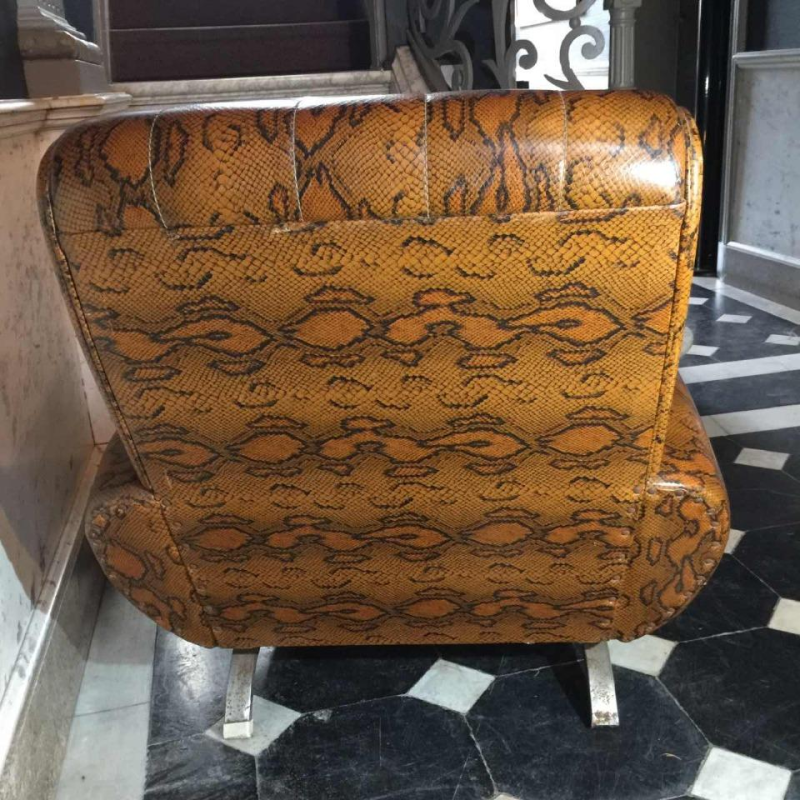 Vintage fauteuil met springs veerophanging, Skaï slangenhuid, circa 1950
