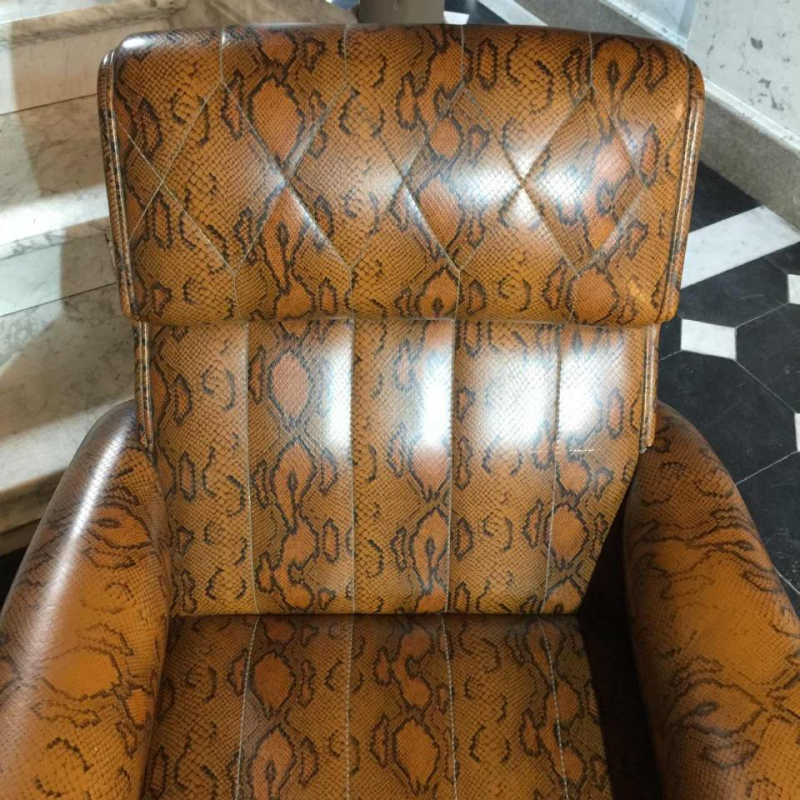 Vintage fauteuil met springs veerophanging, Skaï slangenhuid, circa 1950