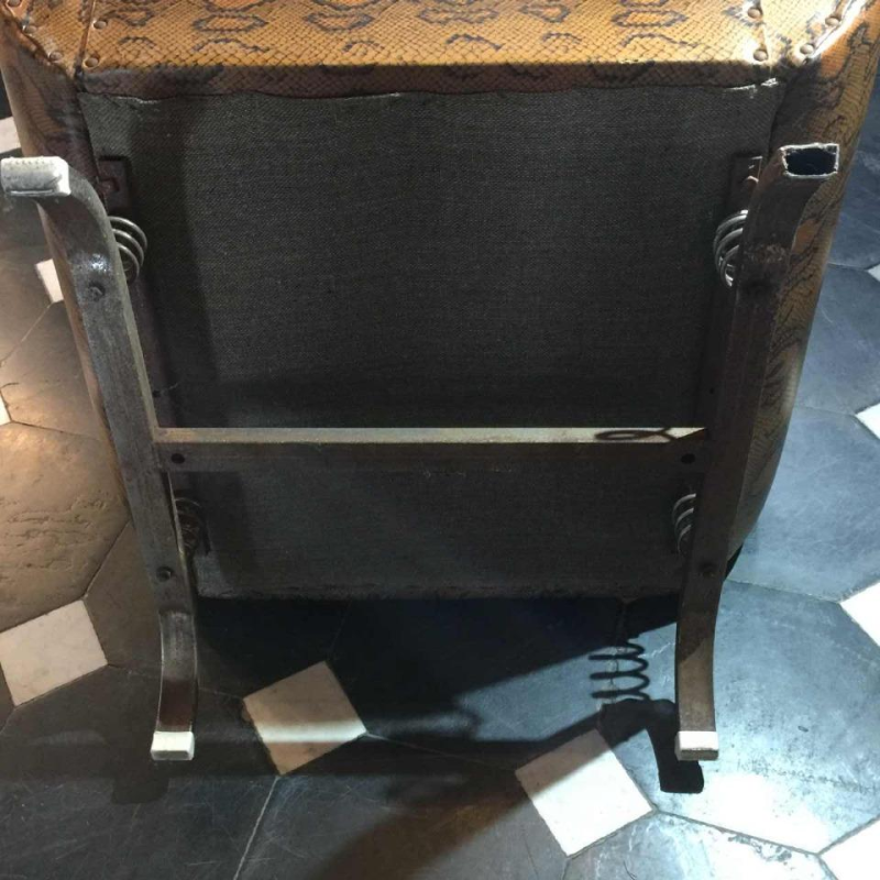 Fauteuil vintage à suspension sur ressorts , Skaï Serpent, circa 1950