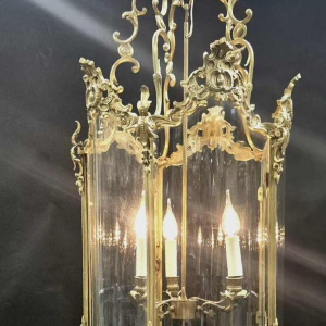Grande lanterne suédoise de style rocaille, bronze et verre galbé, XIXe s