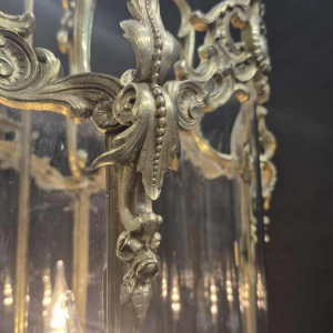 Grande lanterne suédoise de style rocaille, bronze et verre galbé, XIXe s