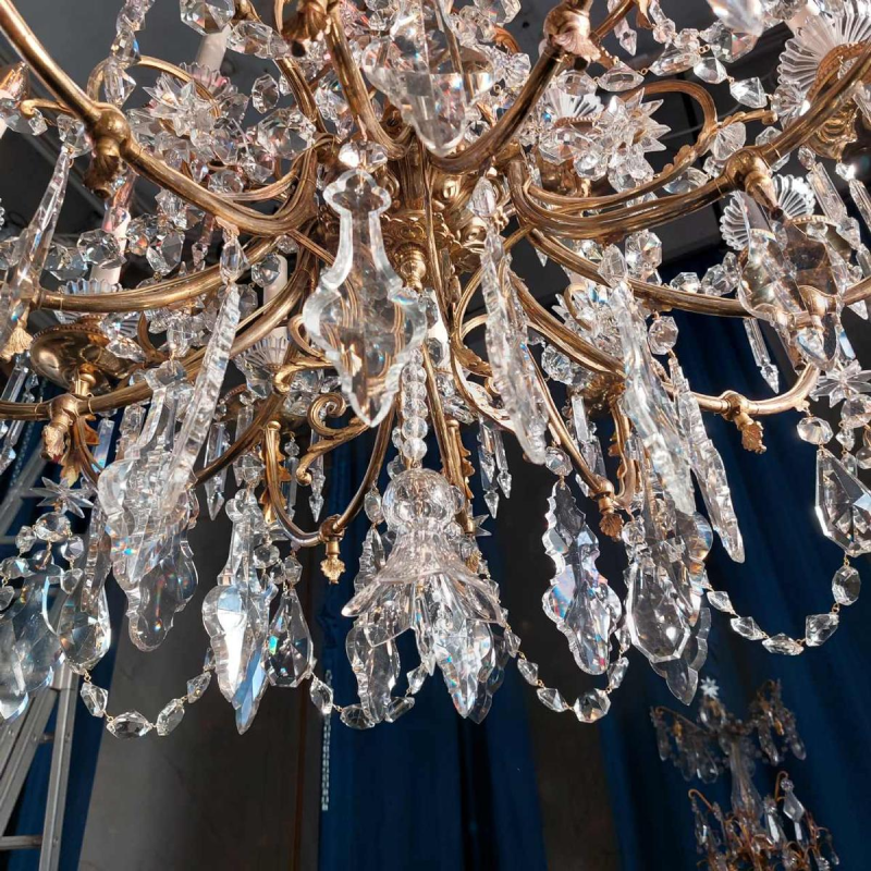 Grand lustre Baccarat de style Napoleon III, bronze et cristal, 18 bras de lumières, fin XIXe s