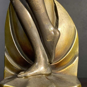 Sculpture " Baigneuse Frileuse " Jeune Fille Art Deco, Base en Onyx, 1930s