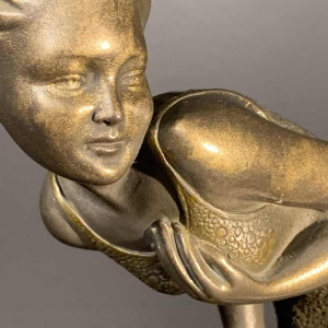 Sculpture " Baigneuse Frileuse " Jeune Fille Art Deco, Base en Onyx, 1930s