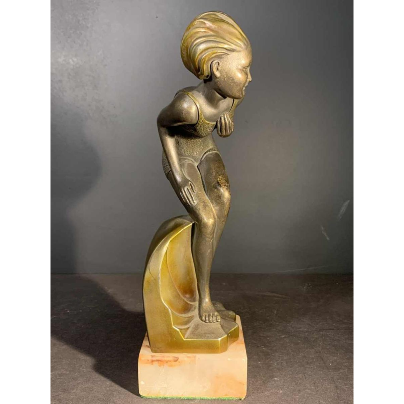 Art Deco " Zwemmer badpak " Vrouw Sculptuur, Gepatineerd Metaal Onyx Base, 1930s