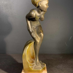 Art Deco " Zwemmer badpak " Vrouw Sculptuur, Gepatineerd Metaal Onyx Base, 1930s