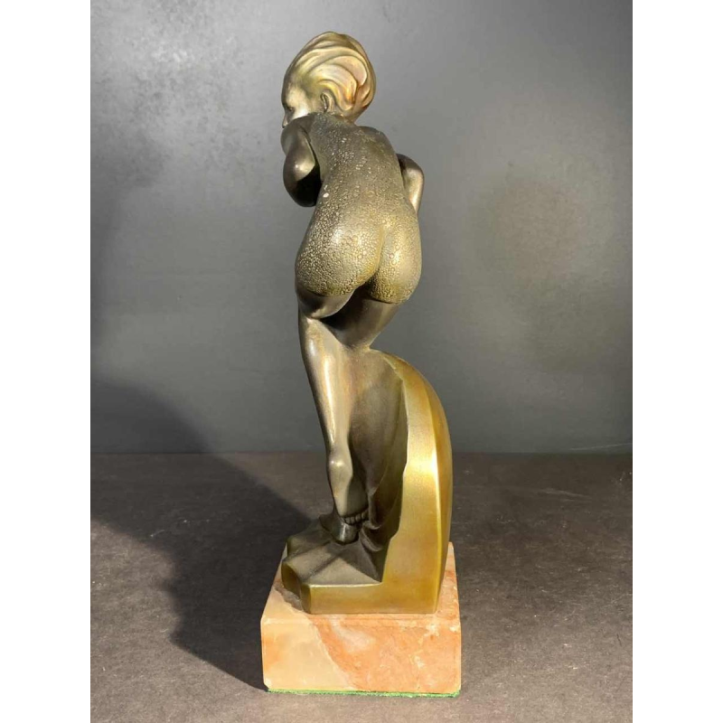 Sculpture " Baigneuse Frileuse " Jeune Fille Art Deco, Base en Onyx, 1930s