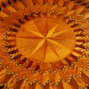 De Coene Frères, Art Deco salontafel, sycamore mahonie inlegwerk, ca 1925